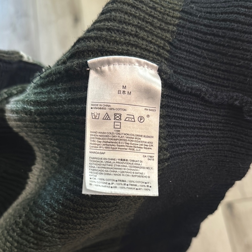 GAP cardigan sweater. Long, pockets, size medium. - Picture 6 of 6